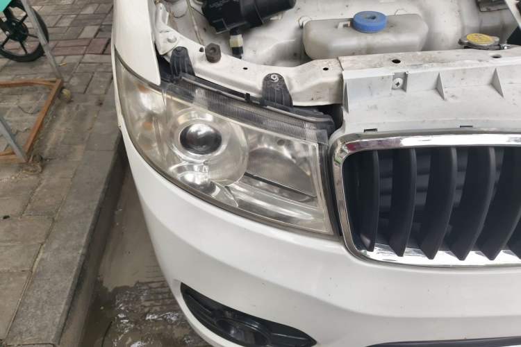 Used SRM Haoyun 2022 Commercial Van Wealth Creation Edition Right Front Headlight
