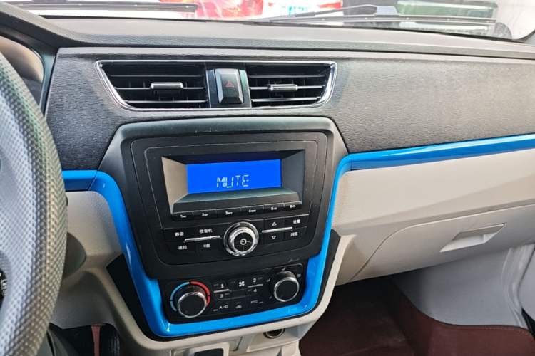Used SRM Haoyun 2023 Launch Edition Entrepreneurial Van Audio And AC Panel