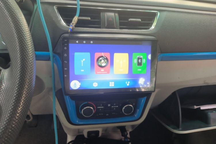 Used SRM Haoyun 2023 Standard Passenger Van 6 Seats Audio And AC Panel