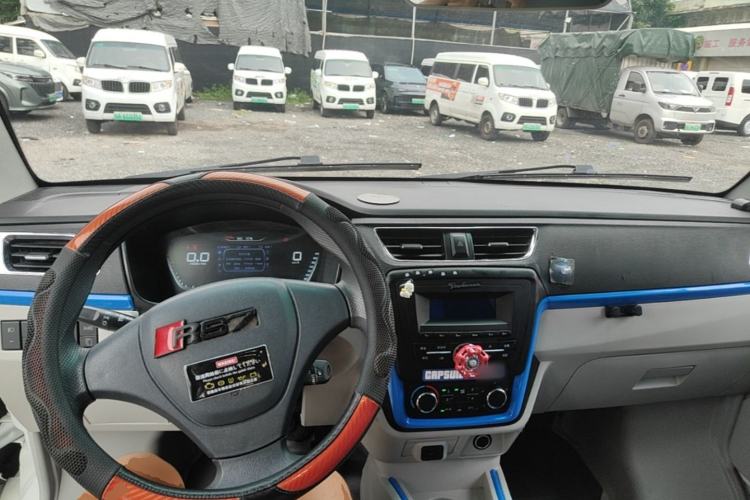 Used SRM Haoyun 2023 Standard Passenger Van 6 Seats Center Console
