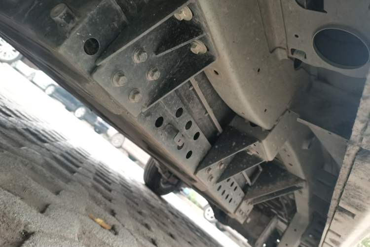 Used SRM Haoyun 2023 Standard Passenger Van 6 Seats Chassis Front Left