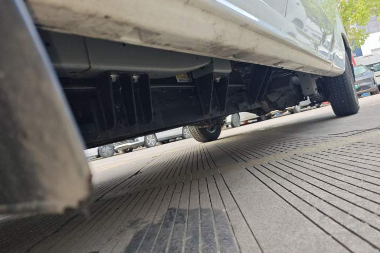 Used SRM Haoyun 2023 Entrepreneurial Van Chassis Front Left