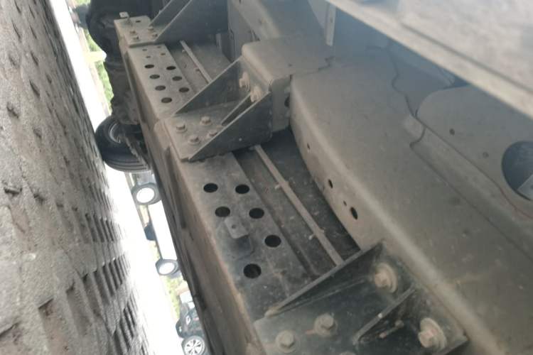 Used SRM Haoyun 2023 Standard Passenger Van 6 Seats Chassis Front Right