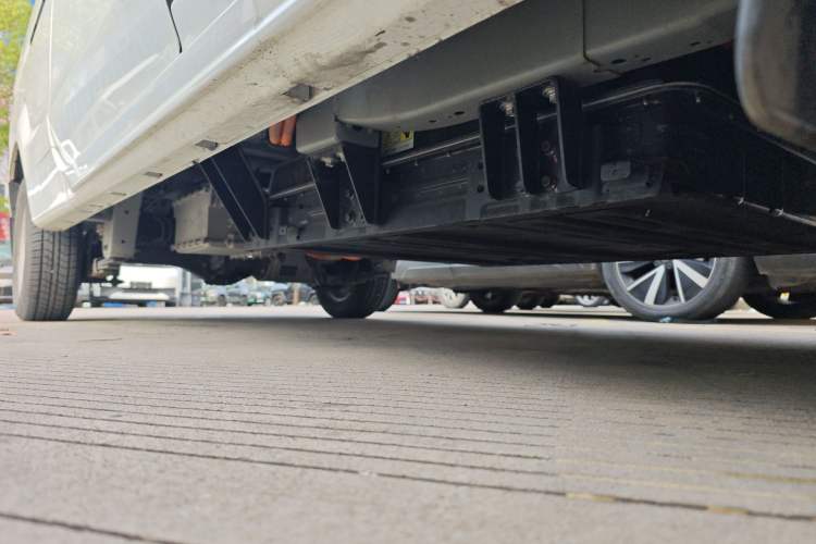 Used SRM Haoyun 2023 Entrepreneurial Van Chassis Front Right