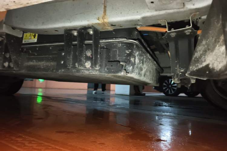 Used SRM Haoyun 2023 Launch Edition Entrepreneurial Van Chassis Front Right