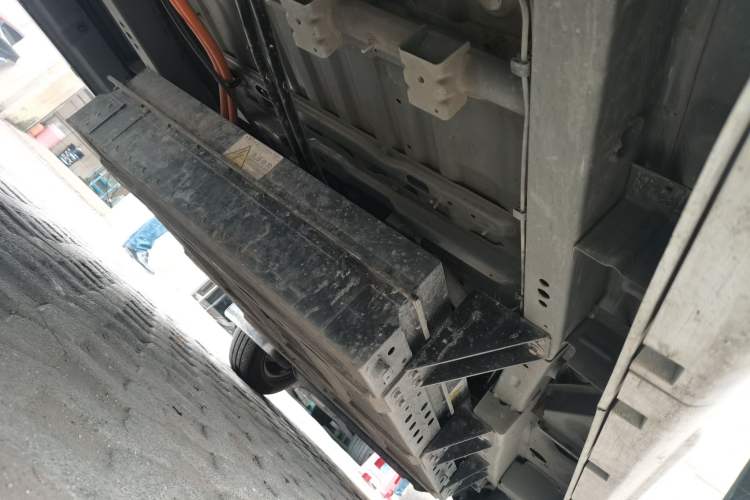 Used SRM Haoyun 2023 Standard Passenger Van 6 Seats Chassis Rear Right