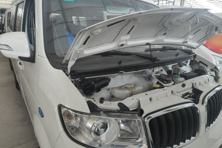 Used SRM Haoyun 2023 Standard Passenger Van 6 Seats Engine Bay