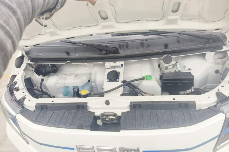 Used SRM Haoyun 2023 Launch Edition Entrepreneurial Van Engine Bay