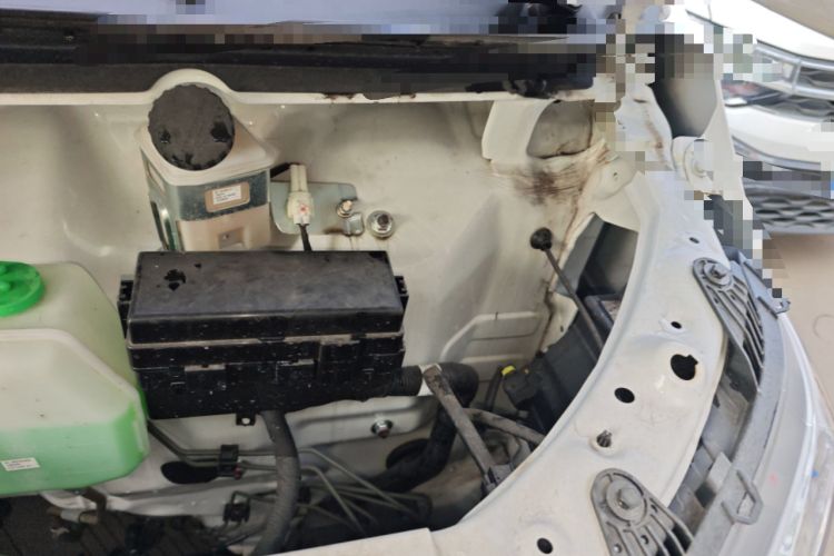 Used SRM Haoyun 2023 Entrepreneurial Van Engine Bay Left