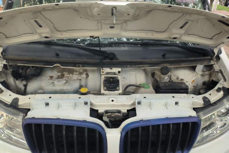 Used SRM Haoyun 2023 Standard Passenger Van 6 Seats Engine Bay