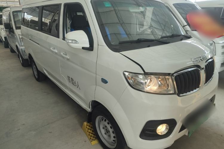 Used SRM Haoyun 2023 Standard Passenger Van 6 Seats Front Right 45 Deg