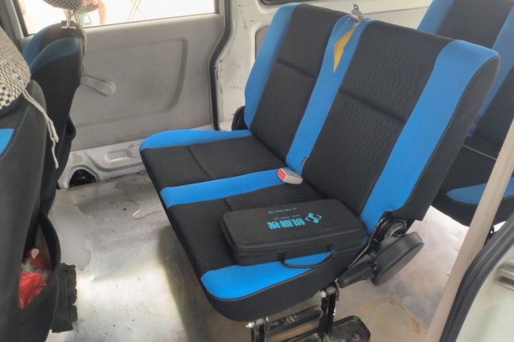 Used SRM Haoyun 2023 Standard Passenger Van 6 Seats Interior 4