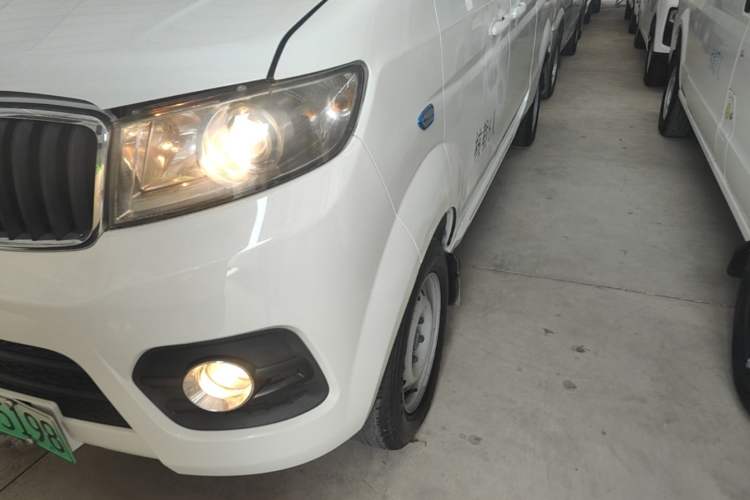 Used SRM Haoyun 2023 Standard Passenger Van 6 Seats Left Front Headlight