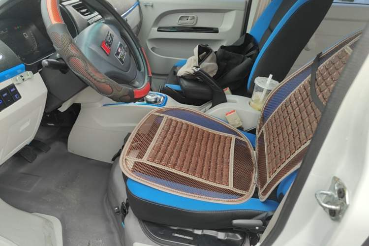 Used SRM Haoyun 2023 Standard Passenger Van 6 Seats Left Front Seat