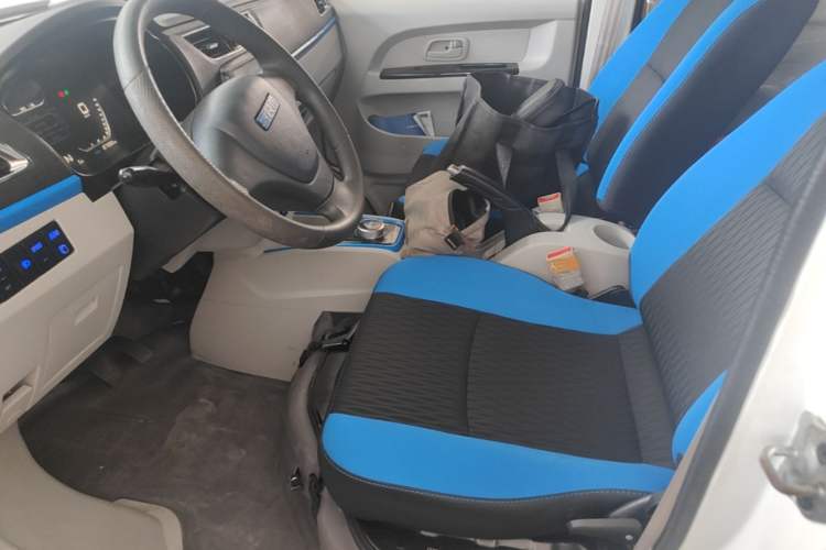 Used SRM Haoyun 2023 Standard Passenger Van 6 Seats Left Front Seat