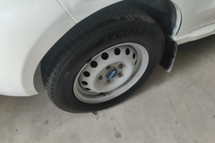 Used SRM Haoyun 2023 Standard Passenger Van 6 Seats Left Front Wheel Hub