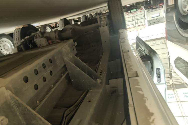 Used SRM Haoyun 2023 Standard Passenger Van 6 Seats Left Side Sill