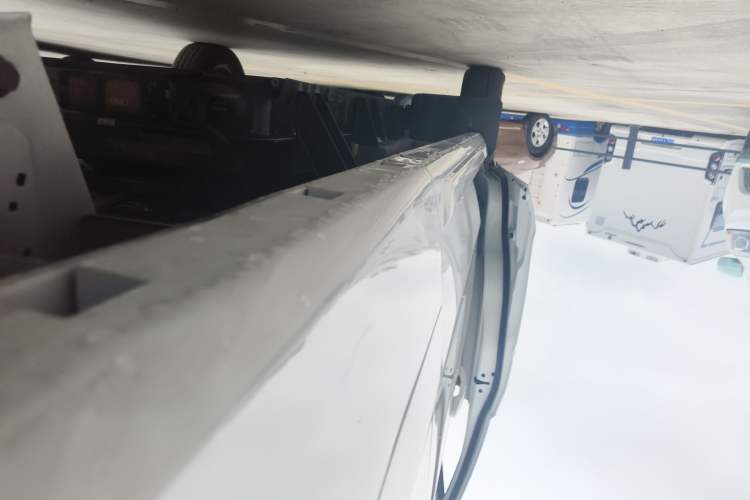 Used SRM Haoyun 2023 Launch Edition Entrepreneurial Van Left Side Sill
