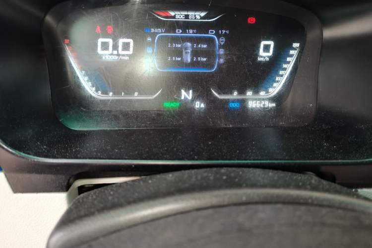 Used SRM Haoyun 2023 Standard Passenger Van 6 Seats Odometer Close Up