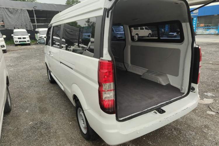 Used SRM Haoyun 2023 Standard Passenger Van 6 Seats Rear Left 45 Deg