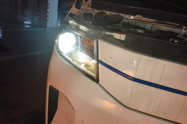 Used SRM Haoyun 2023 Launch Edition Entrepreneurial Van Right Front Headlight