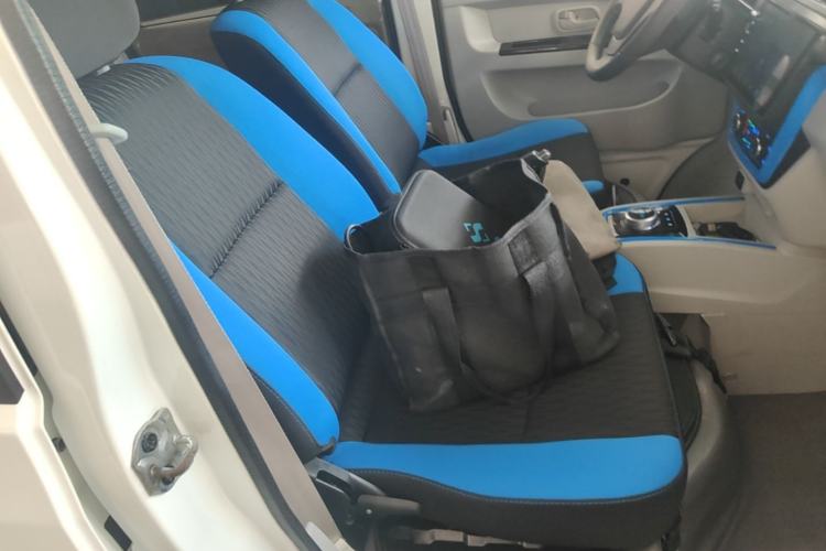 Used SRM Haoyun 2023 Standard Passenger Van 6 Seats Right Front Seat