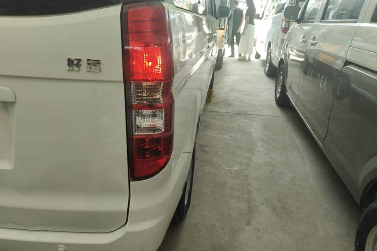Used SRM Haoyun 2023 Standard Passenger Van 6 Seats Right Rear Taillight