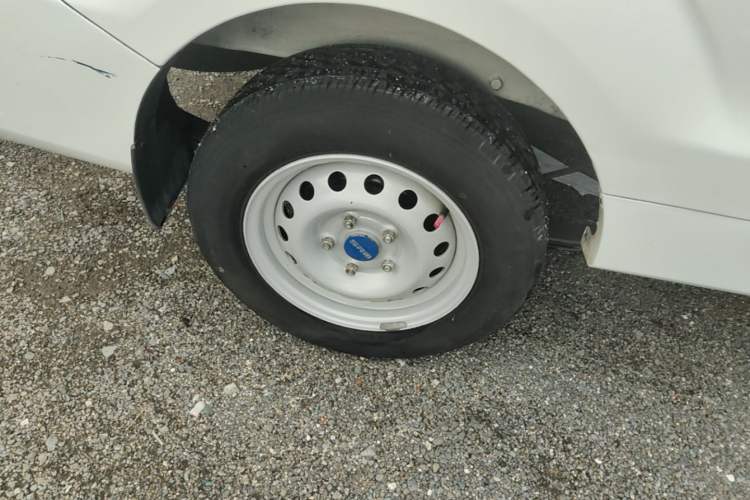 Used SRM Haoyun 2023 Standard Passenger Van 6 Seats Right Rear Wheel Hub