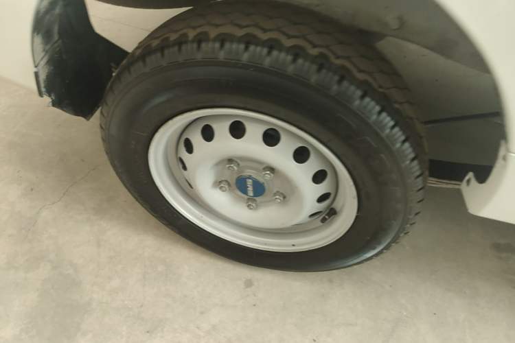 Used SRM Haoyun 2023 Standard Passenger Van 6 Seats Right Rear Wheel Hub