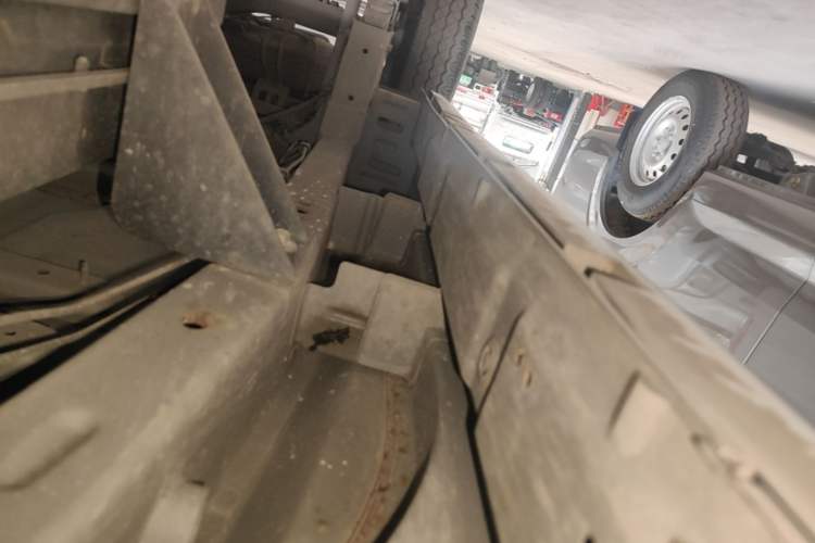 Used SRM Haoyun 2023 Standard Passenger Van 6 Seats Right Side Sill