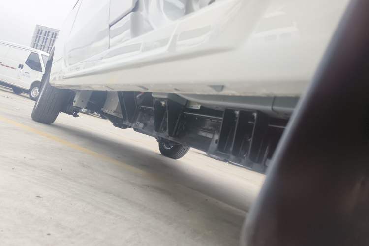 Used SRM Haoyun 2023 Launch Edition Entrepreneurial Van Right Side Sill
