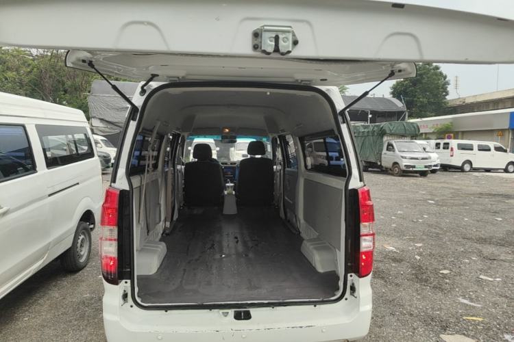 Used SRM Haoyun 2023 Standard Passenger Van 6 Seats Trunk