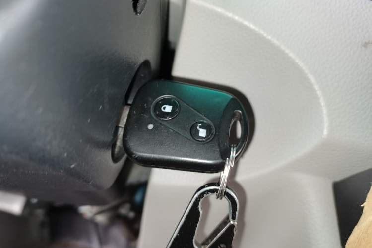 Used SRM Haoyun 2023 Standard Passenger Van 6 Seats Vehicle Key