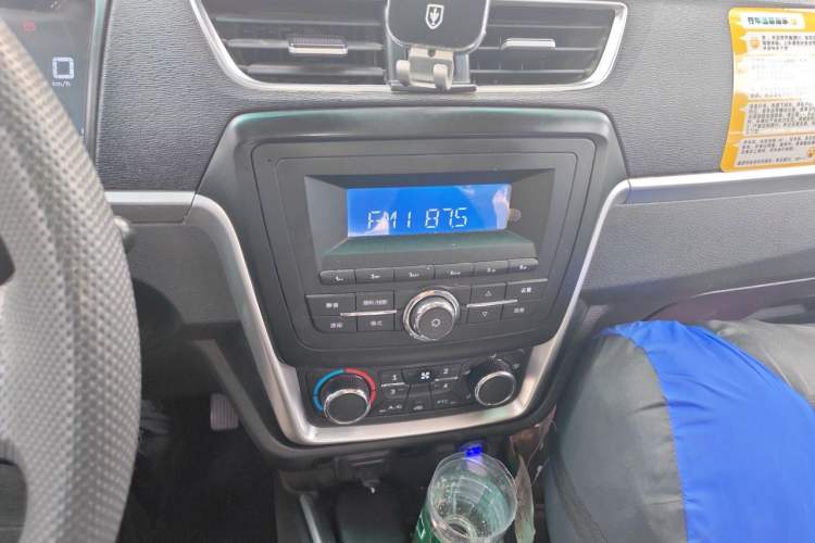 Used SRM Haoyun 2025 Launch Edition Farady 42.3 kWh 305 km 6 seats Audio And AC Panel