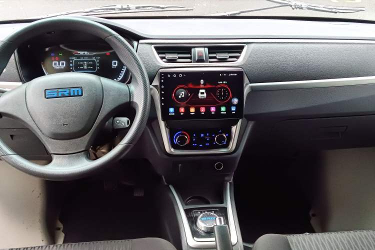 Used SRM Haoyun 2025 Launch Edition Farady 42.3 kWh 305 km 6 seats Audio And AC Panel