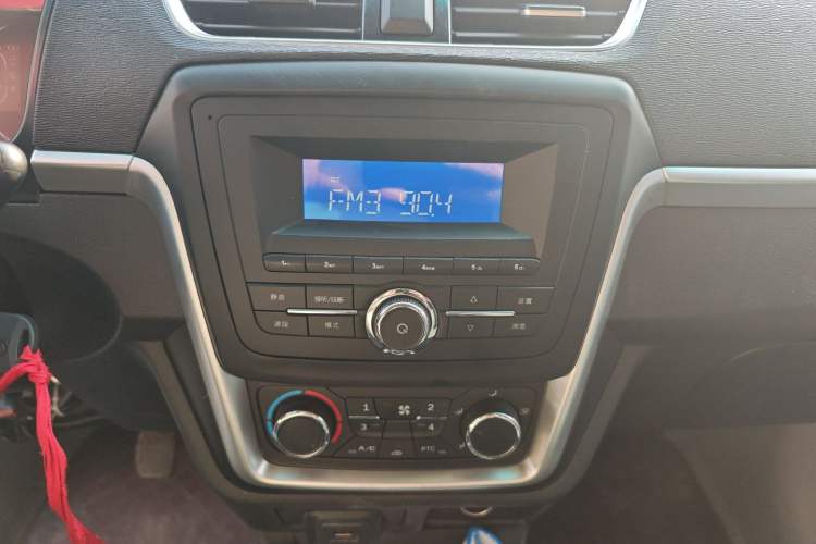 Used SRM Haoyun 2025 Launch Edition Farady 42.3 kWh 305 km 6 seats Audio And AC Panel