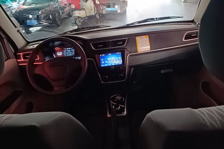 Used SRM Haoyun 2025 Launch Edition Farady 42.3 kWh 305 km 6 seats Center Console