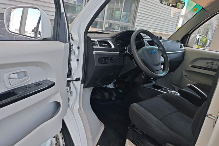 Used SRM Haoyun 2025 Launch Edition Farady 42.3 kWh 305 km 6 seats Driver Seat