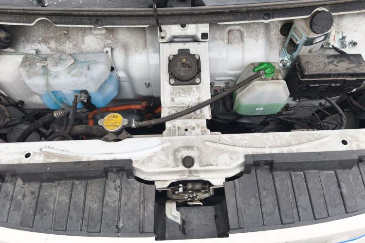 Used SRM Haoyun 2025 Launch Edition Farady 42.3 kWh 305 km 6 seats Engine Bay