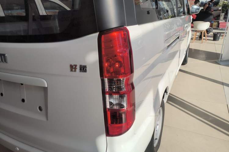 Used SRM Haoyun 2025 Launch Edition Farady 42.3 kWh 305 km 6 seats Exterior 6