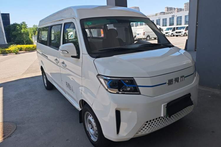 Used SRM Haoyun 2025 Launch Edition Farady 42.3 kWh 305 km 6 seats Front Right 45 Deg