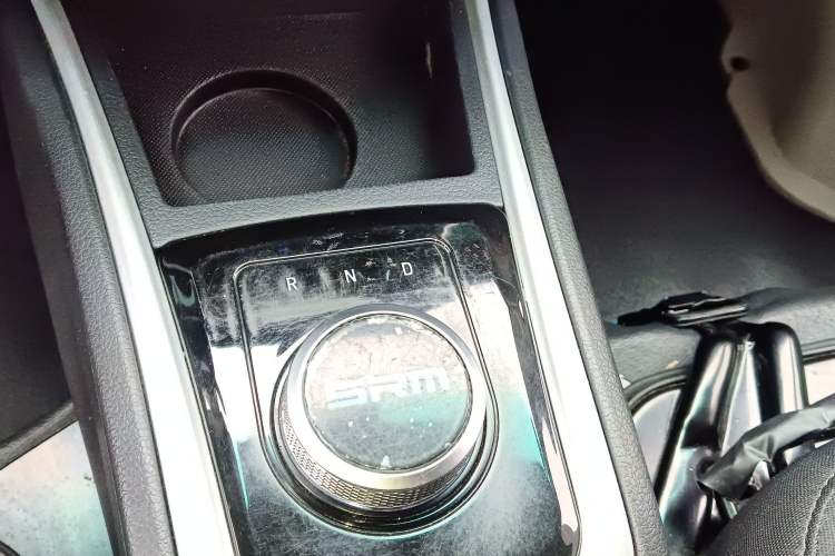Used SRM Haoyun 2025 Launch Edition Farady 42.3 kWh 305 km 6 seats Gear Lever