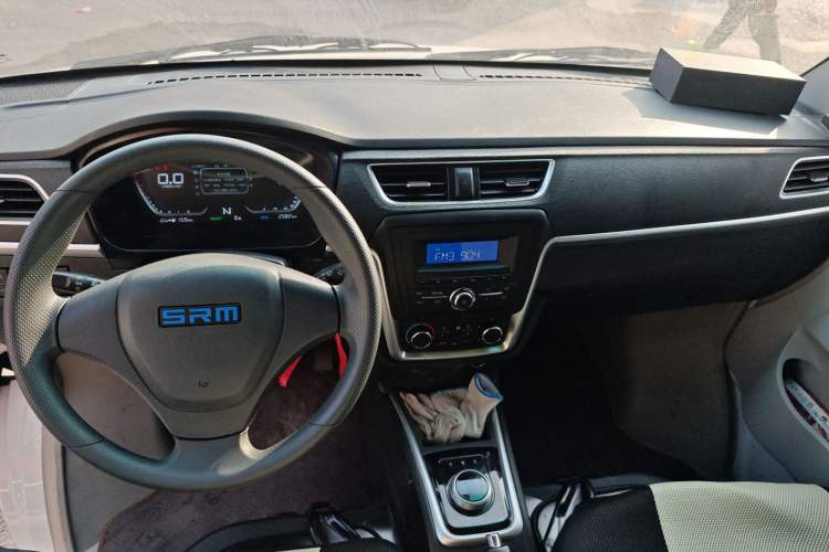 Used SRM Haoyun 2025 Launch Edition Farady 42.3 kWh 305 km 6 seats Interior 2