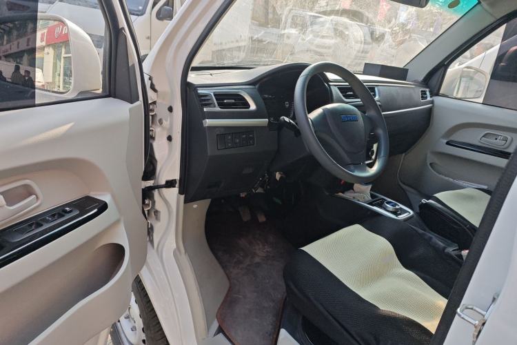 Used SRM Haoyun 2025 Launch Edition Farady 42.3 kWh 305 km 6 seats Interior 3