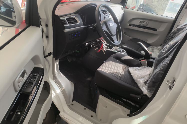 Used SRM Haoyun 2025 Launch Edition Farady 42.3 kWh 305 km 6 seats Interior 3