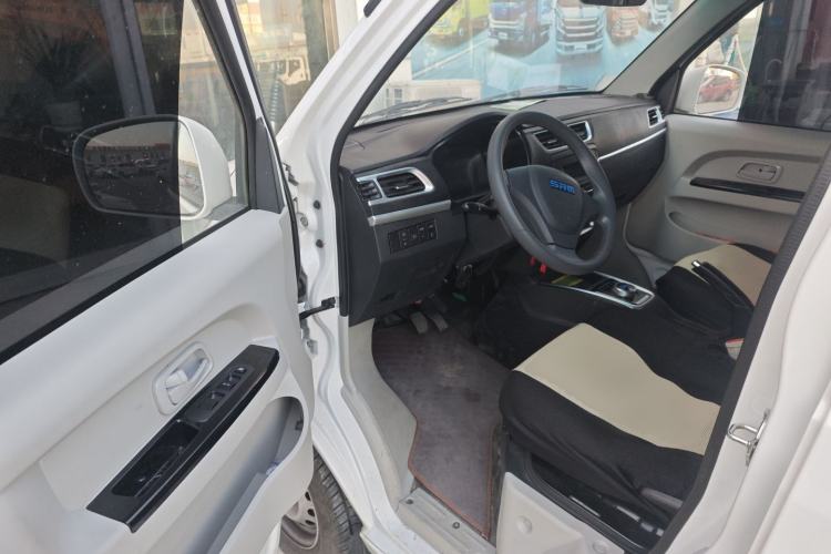 Used SRM Haoyun 2025 Launch Edition Farady 42.3 kWh 305 km 6 seats Interior 3