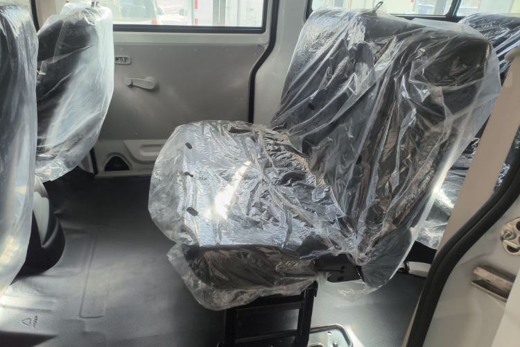 Used SRM Haoyun 2025 Launch Edition Farady 42.3 kWh 305 km 6 seats Interior 4