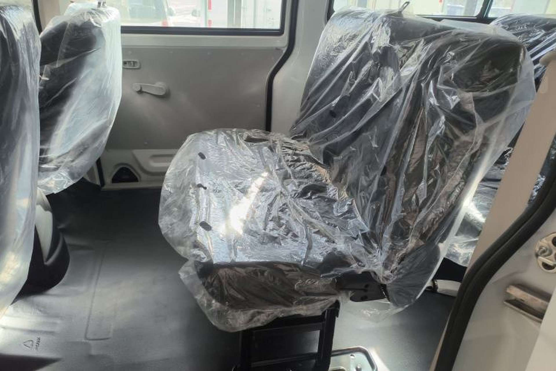 Used SRM Haoyun 2025 Launch Edition Farady 42.3 kWh 305 km 6 seats Interior 4