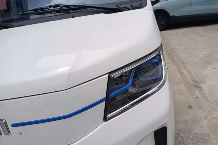 Used SRM Haoyun 2025 Launch Edition Farady 42.3 kWh 305 km 6 seats Left Front Headlight