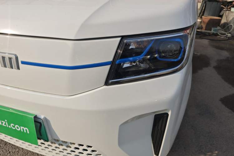 Used SRM Haoyun 2025 Launch Edition Farady 42.3 kWh 305 km 6 seats Left Front Headlight